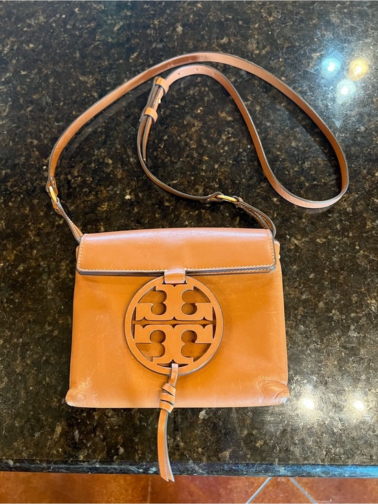 Tory Burch Handbags - Tory Burch Tan Leather Logo Crossbody Bag